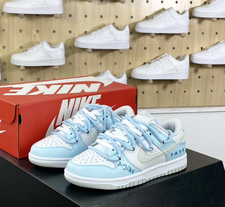 240 Nike SB Dunk Low Royal Dunk Series Low-top Sneakers Blue, White and Gray Sum