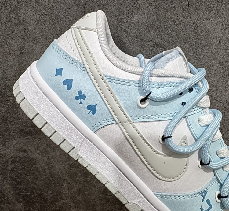 260   NK Dunk Low Heart North Carolina Blue DV0831-101 -