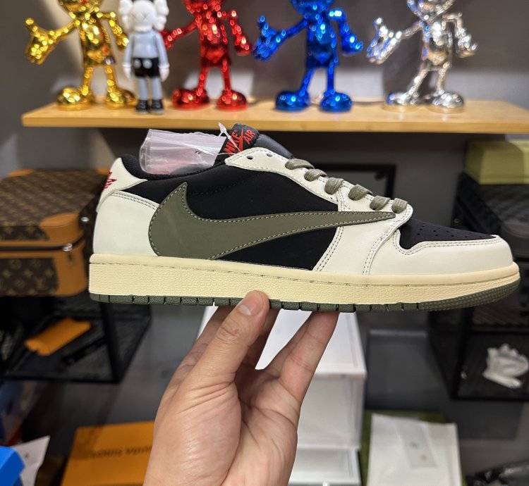 Travis Scott x Air Jordan 1 Low OG 'Olive' DZ4137-106