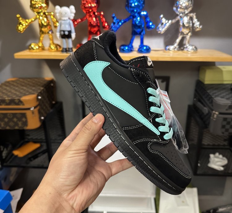 Travis Scott's Air Jordan 1 Low Dazzles With "Tiffany" Custom