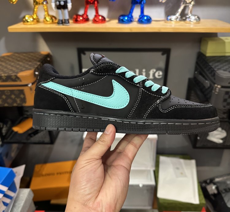 Travis Scott's Air Jordan 1 Low Dazzles With "Tiffany" Custom