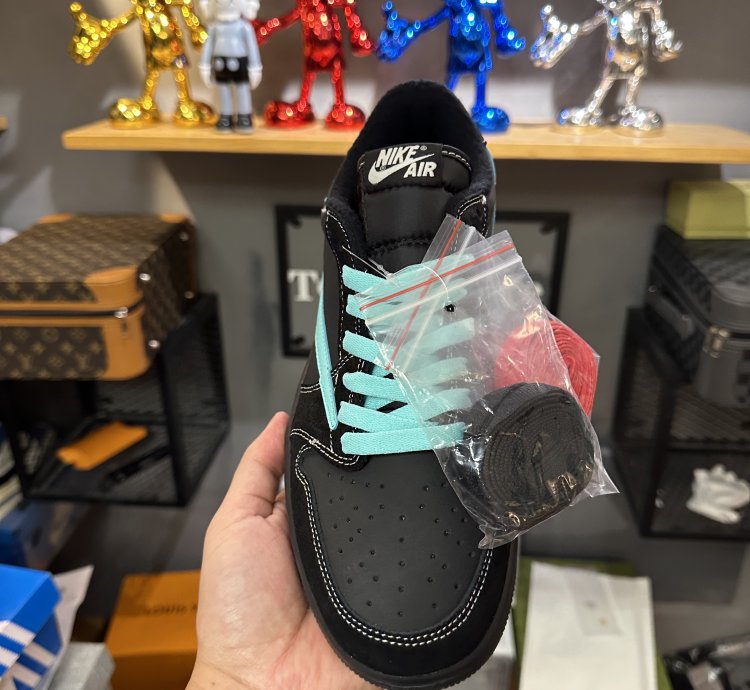 Travis Scott's Air Jordan 1 Low Dazzles With "Tiffany" Custom