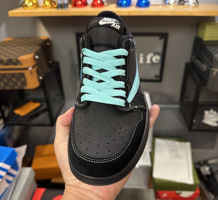 Travis Scott's Air Jordan 1 Low Dazzles With "Tiffany" Custom