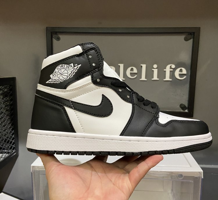 Air Jordan 1 Retro High OG 'Black White 2.0' DZ5485-010