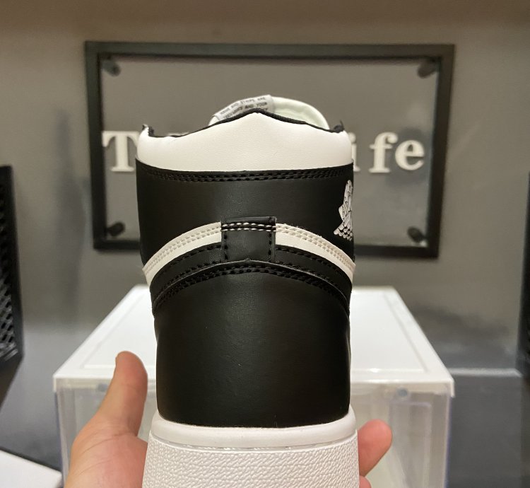 Air Jordan 1 Retro High OG 'Black White 2.0' DZ5485-010