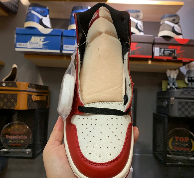 Air Jordan 1 Retro High OG 'Lost & Found' FD1437-612