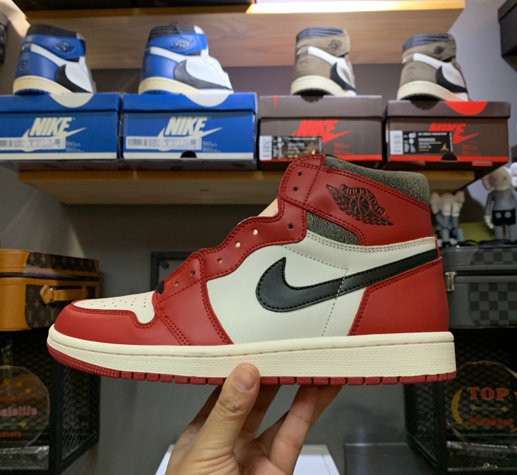 Air Jordan 1 Retro High OG 'Lost & Found' FD1437-612
