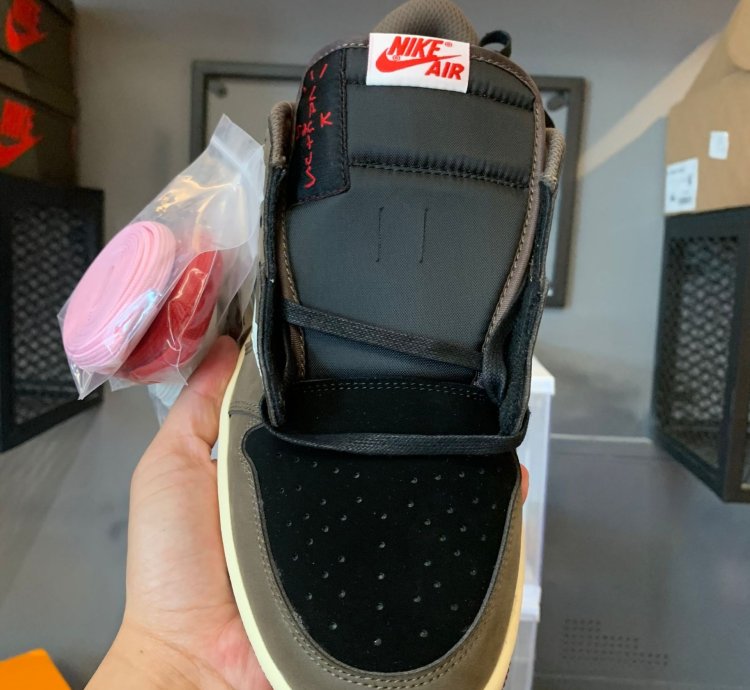 Travis Scott x Air Jordan 1 Low 'Mocha' CQ4277-001