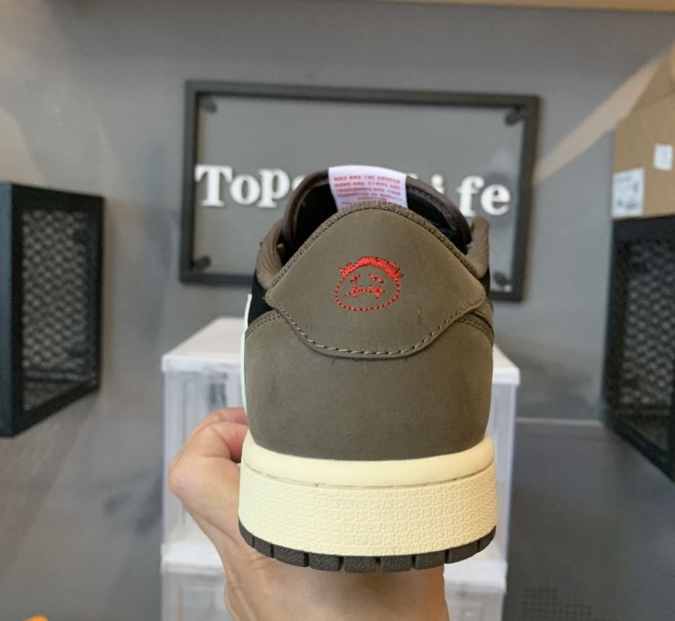 Travis Scott x Air Jordan 1 Low 'Mocha' CQ4277-001