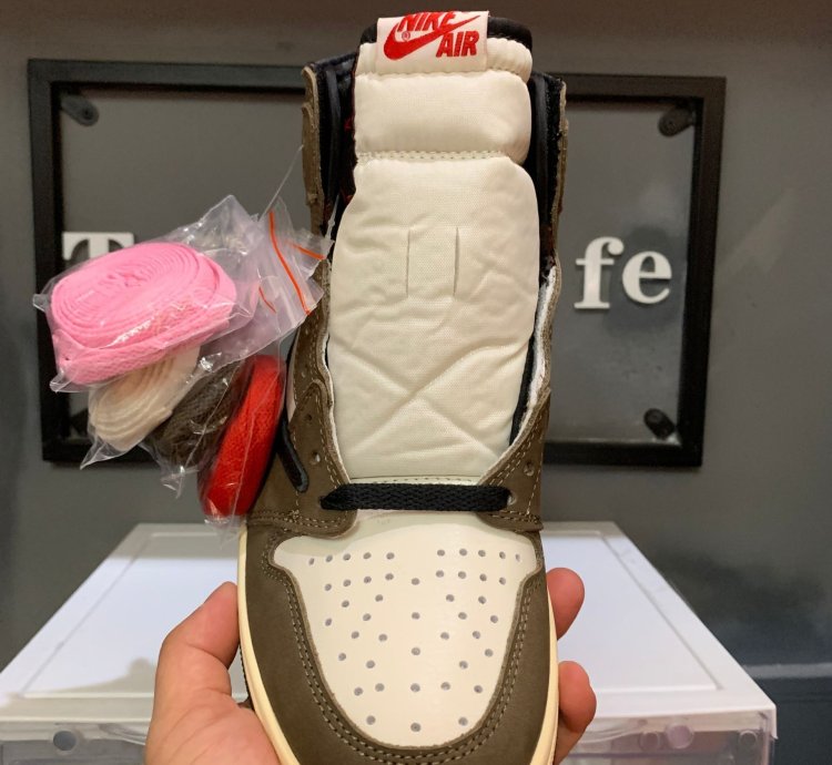 Travis Scott x Air Jordan 1 Retro High OG 'Mocha' CD4487-100