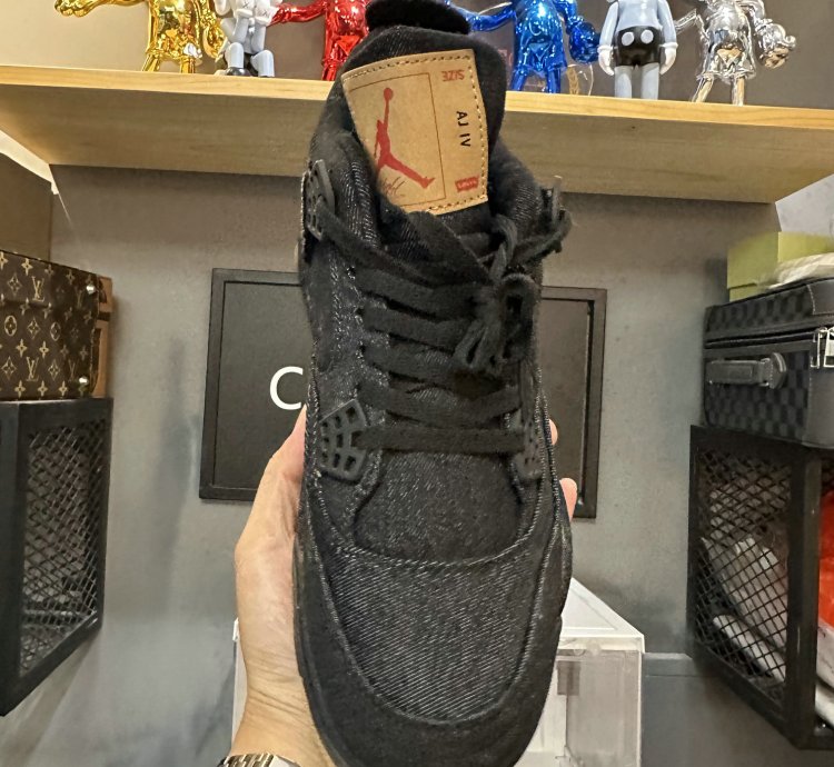 Jordan 4 Retro Levi's Black (GS) (Levi's Tag) AQ9103-001