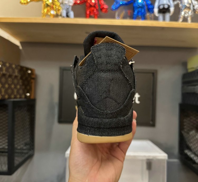 Jordan 4 Retro Levi's Black (GS) (Levi's Tag) AQ9103-001