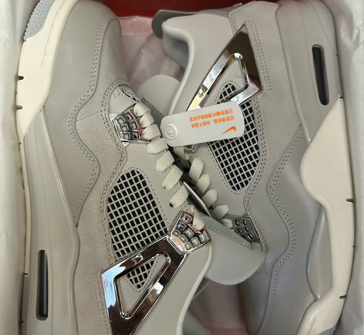 Jordan 4 Retro Frozen Moments (Women's) AQ9129-001