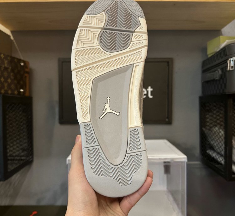 Jordan 4 Retro Frozen Moments (Women's) AQ9129-001