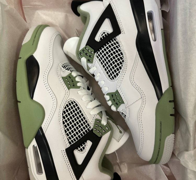 Jordan 4 Retro Seafoam (Women's) AQ9129-103