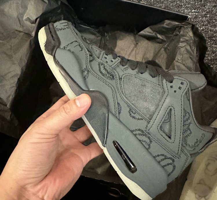 Jordan 4 Retro Kaws Black 930155-001