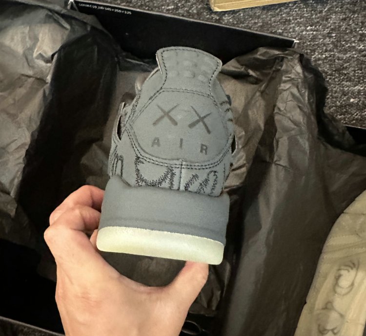 Jordan 4 Retro Kaws Black 930155-001
