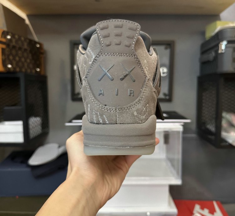 Jordan 4 Retro Kaws 930155-003