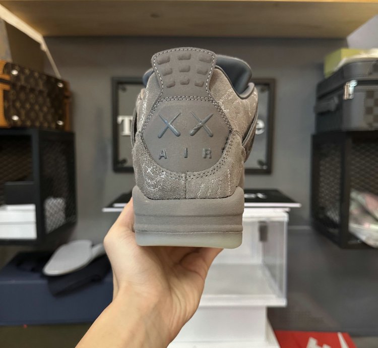 Jordan 4 Retro Kaws 930155-003