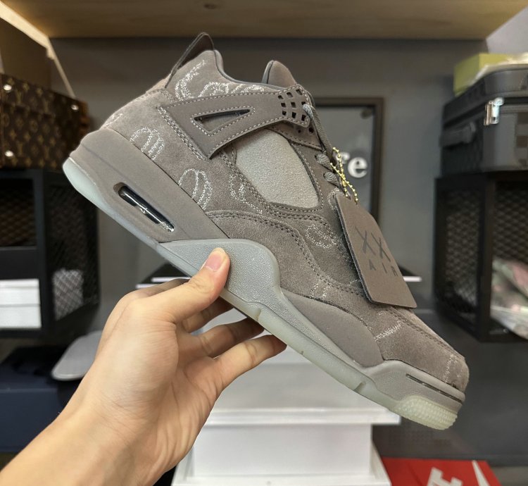 Jordan 4 Retro Kaws 930155-003
