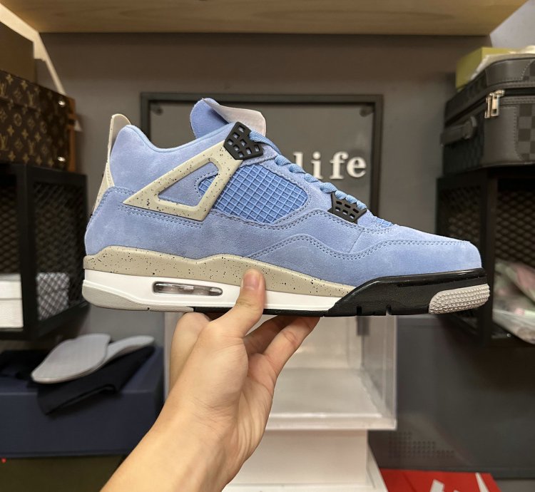 Jordan 4 Retro University Blue CT8527-400