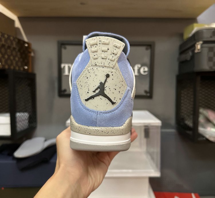 Jordan 4 Retro University Blue CT8527-400
