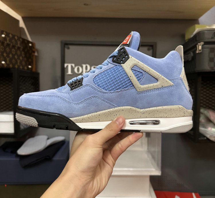Jordan 4 Retro University Blue CT8527-400
