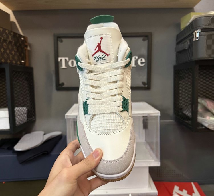 Jordan 4 Retro SB Pine Green DR5415-103