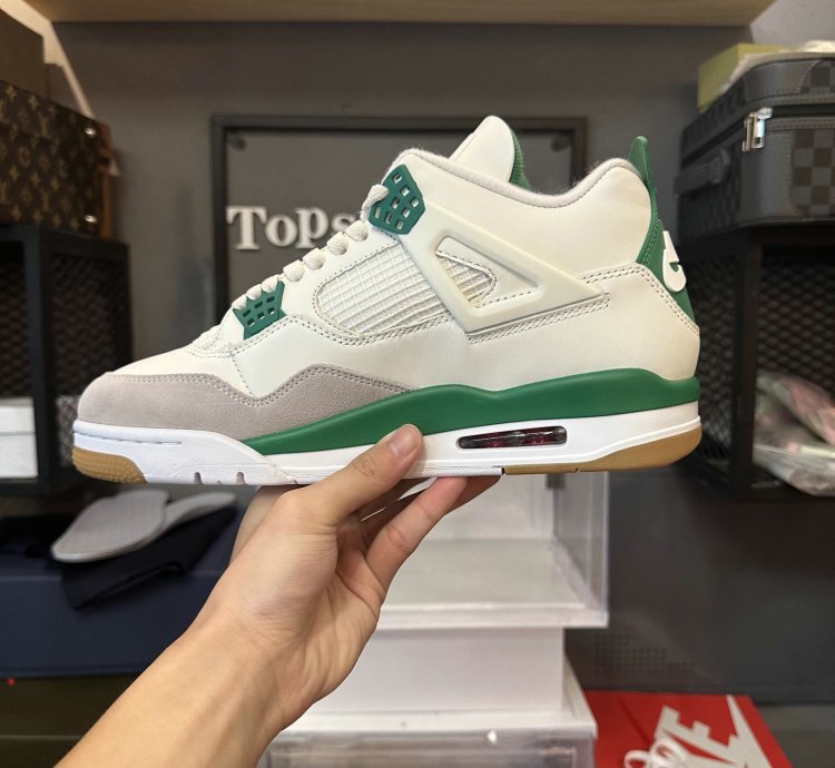 Jordan 4 Retro SB Pine Green DR5415-103