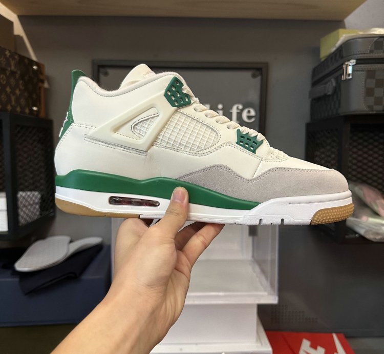 Jordan 4 Retro SB Pine Green DR5415-103