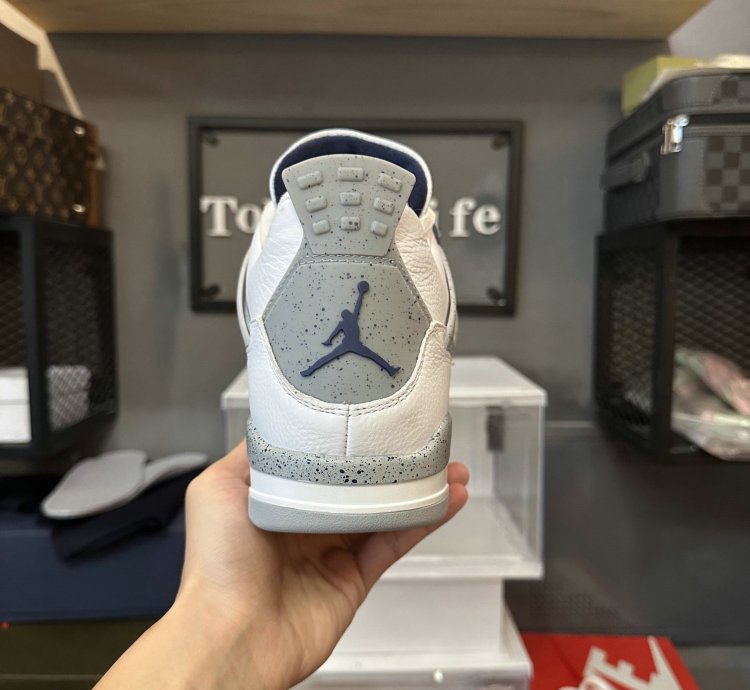 Jordan 4 Retro Midnight Navy DH6927-140