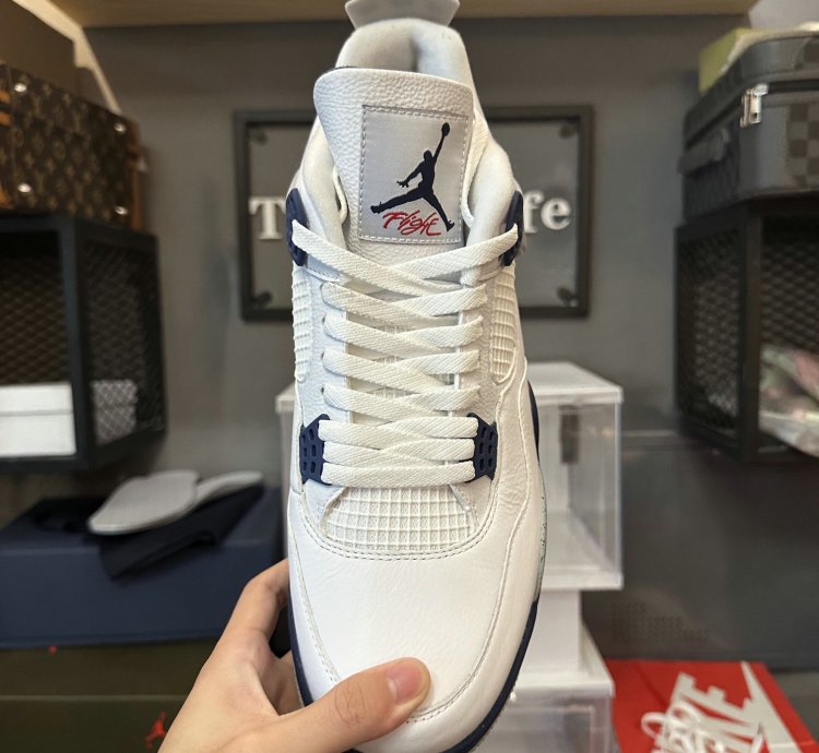 Jordan 4 Retro Midnight Navy DH6927-140