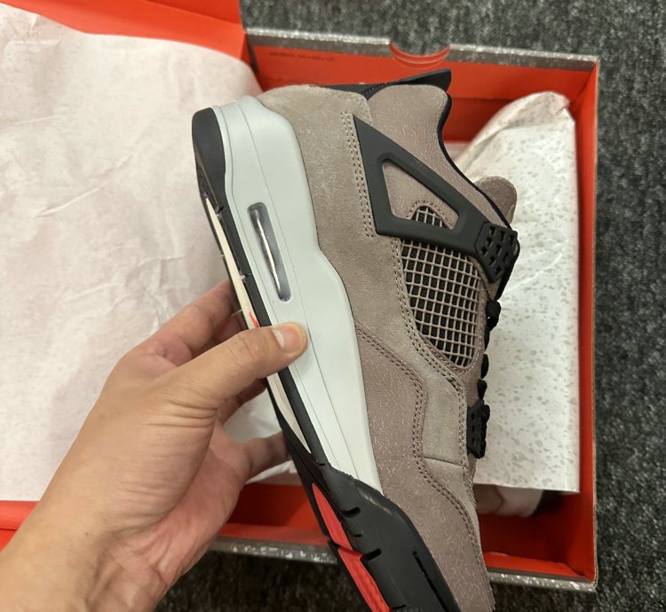 Jordan 4 Retro Taupe Haze DB0732-200