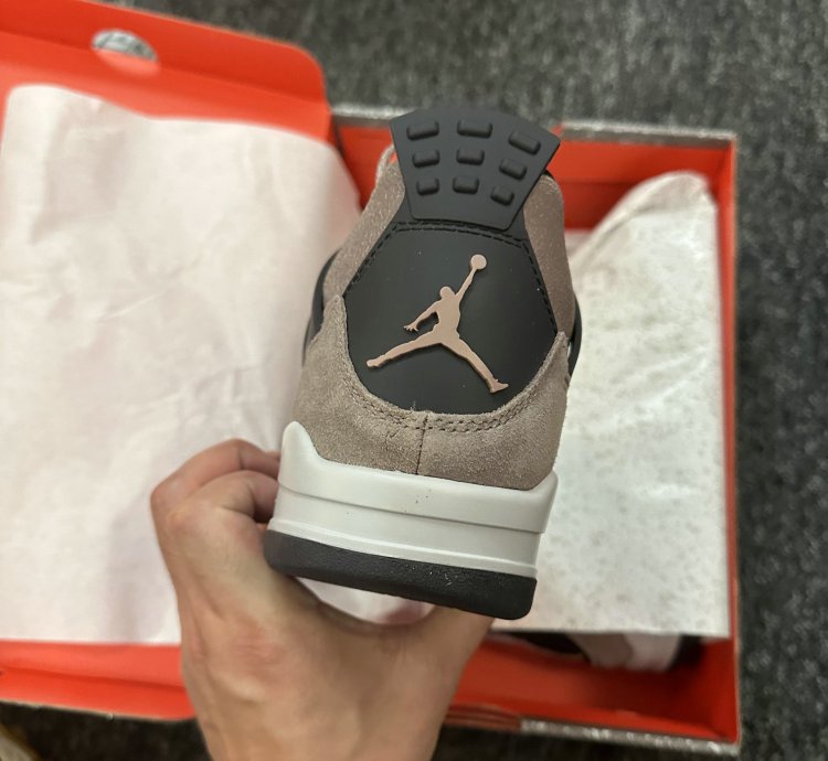 Jordan 4 Retro Taupe Haze DB0732-200