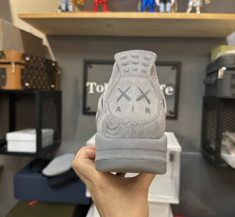 Jordan 4 Retro Kaws
