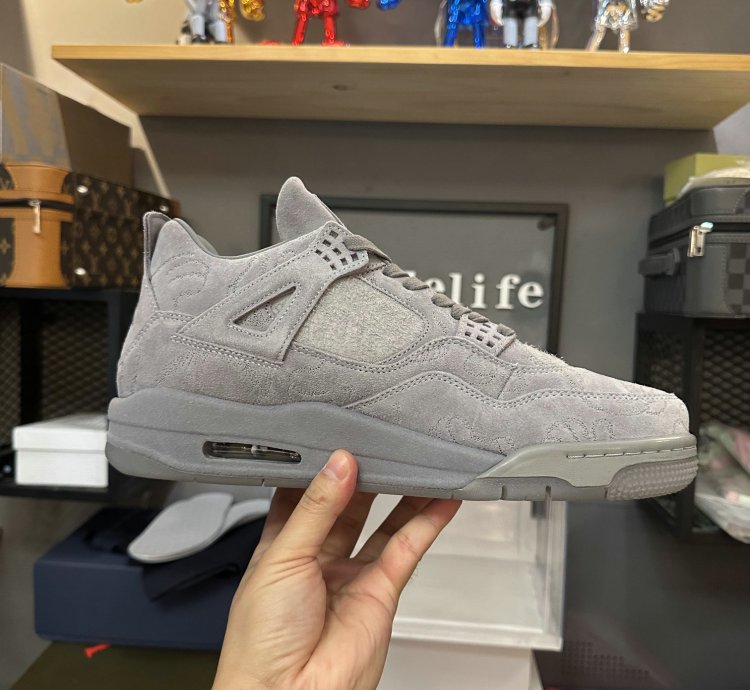Jordan 4 Retro Kaws