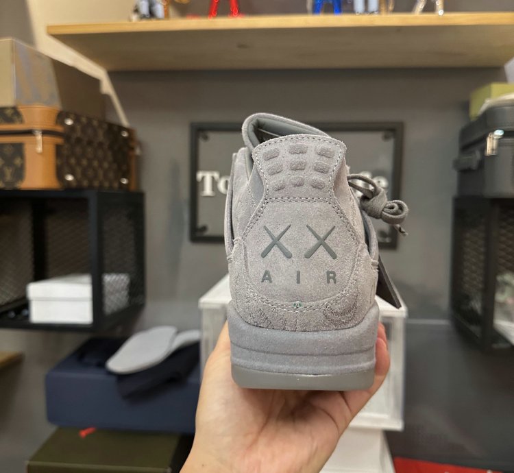 Jordan 4 Retro Kaws