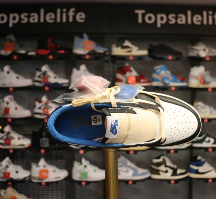 Jordan 1 Retro Low OG SP Fragment x Travis Scott DM7866-140