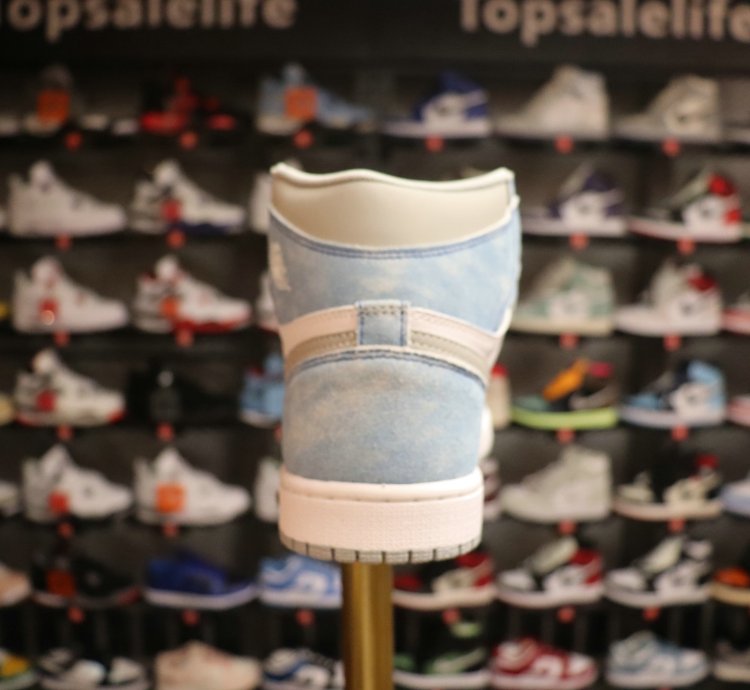 Jordan 1 Retro High Hyper Royal Smoke Grey 555088-402