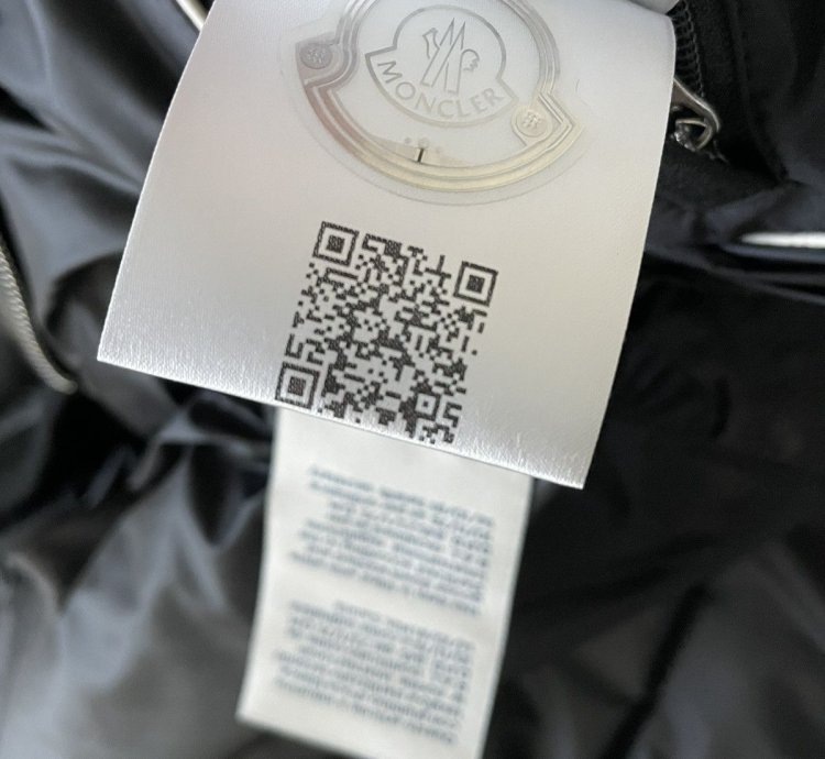 ( 2360) Moncler Melimoyu Puffer Jacket