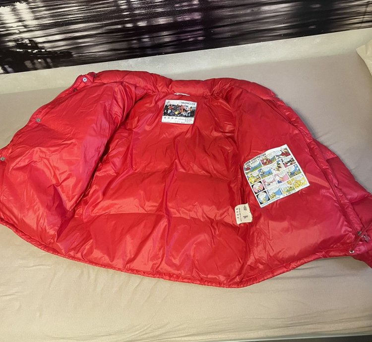 Brand NEW Moncler puffer jacket 80s