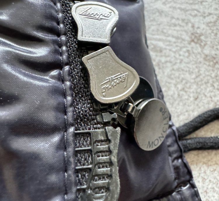 brand new Moncler Veyle puffer hooded jacket