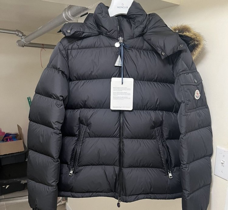 Men Moncler Jacket sz 3