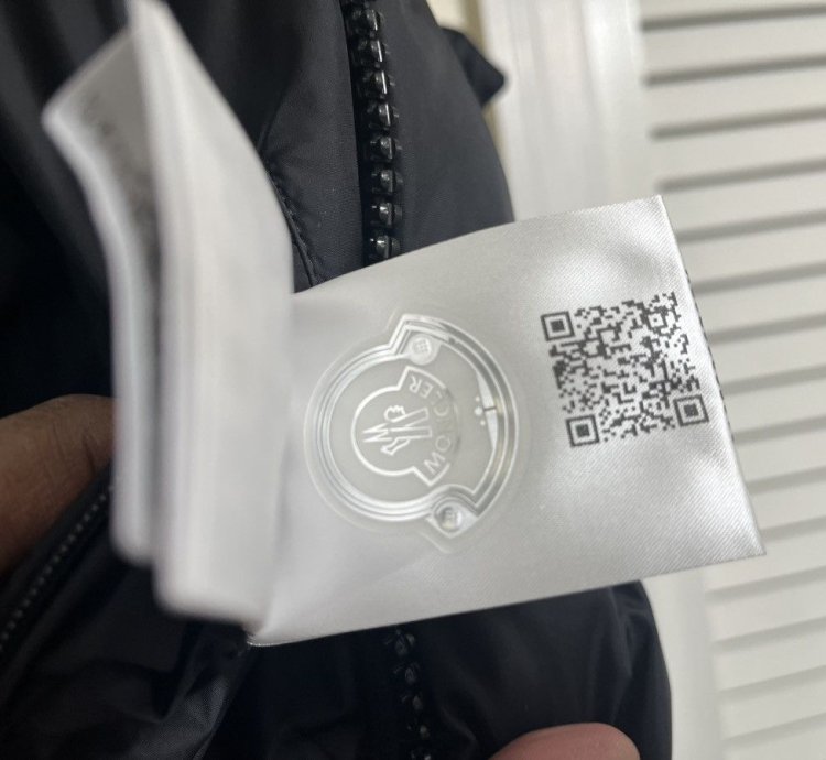 Men Moncler Jacket sz 3