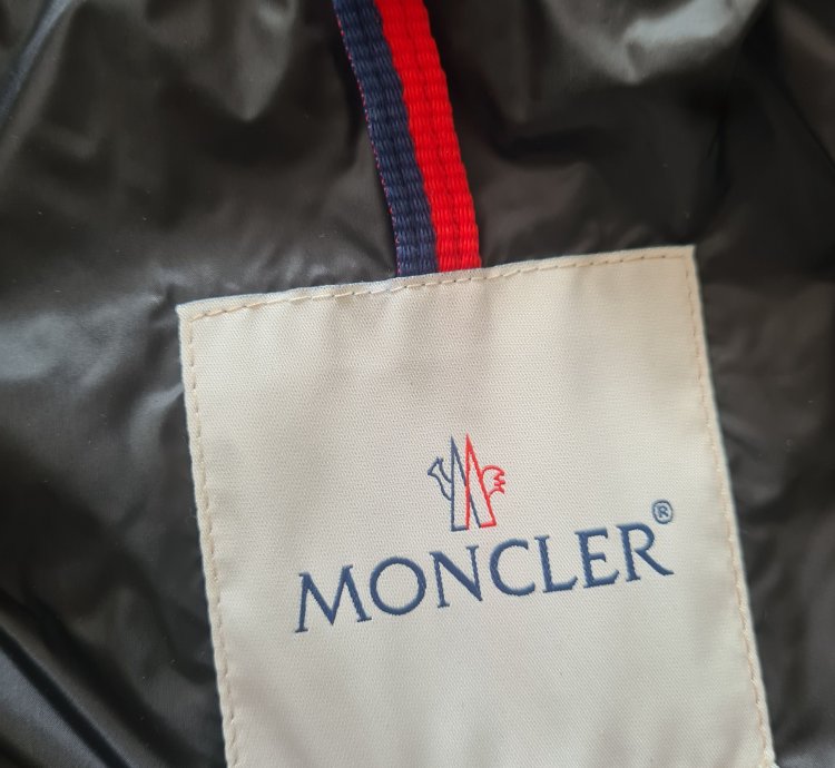 MONCLER AGAY SHORT DOWN JACKET