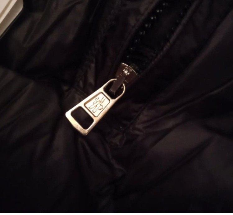 MONCLER AGAY SHORT DOWN JACKET