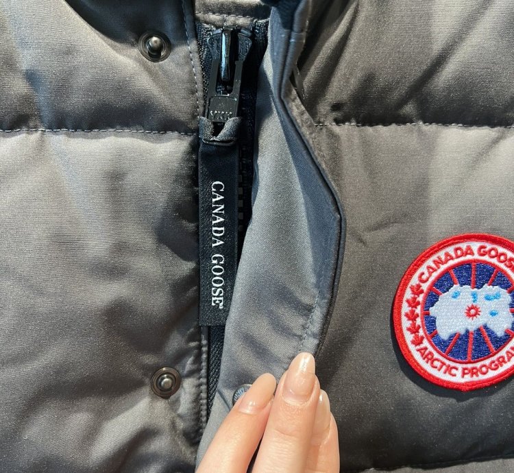 BNWT FREESTYLE CANADA GOOSE VEST
