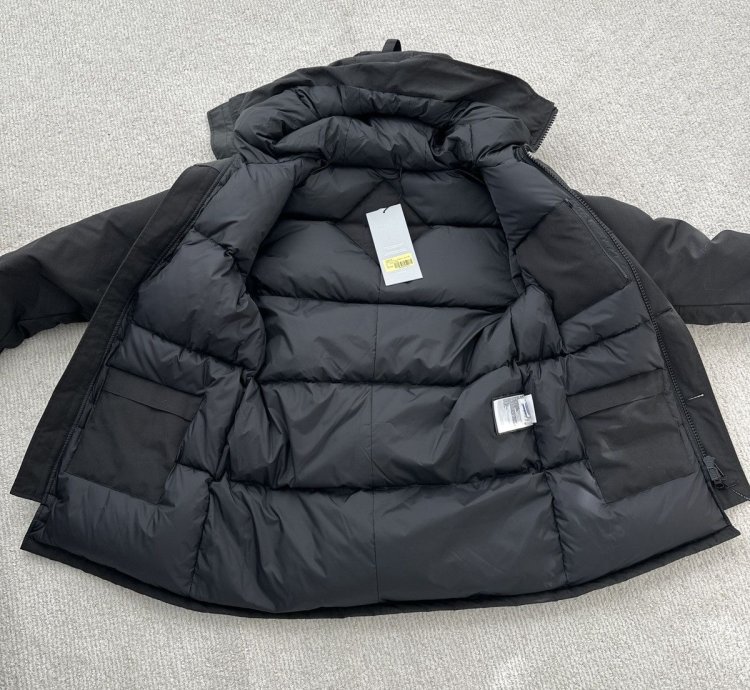 Canada Goose Chateau Down Parka black