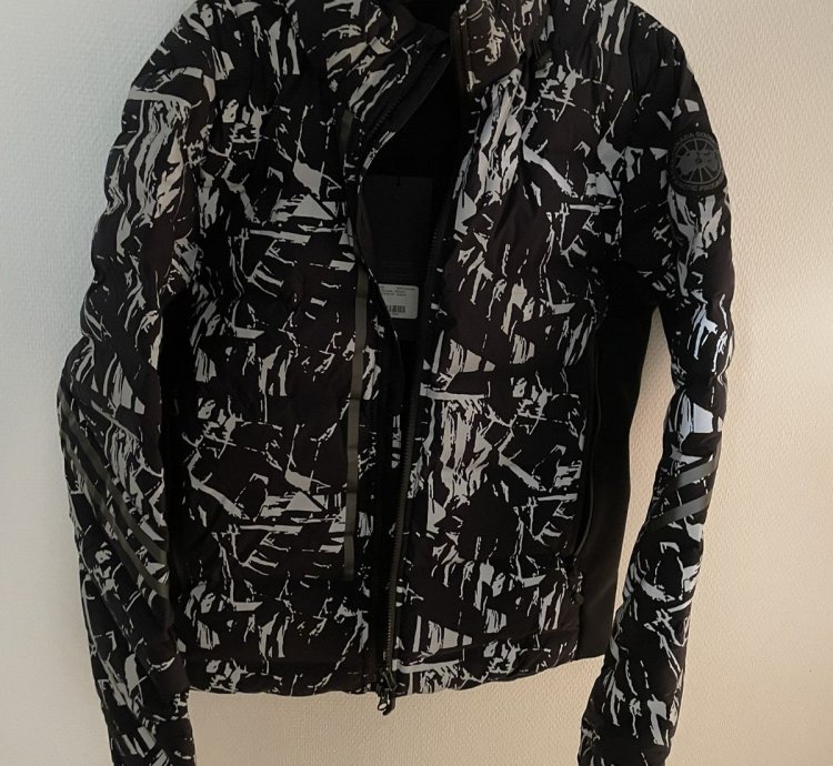Canada Goose HyBridge CW Reflective Down Jacket Black Label