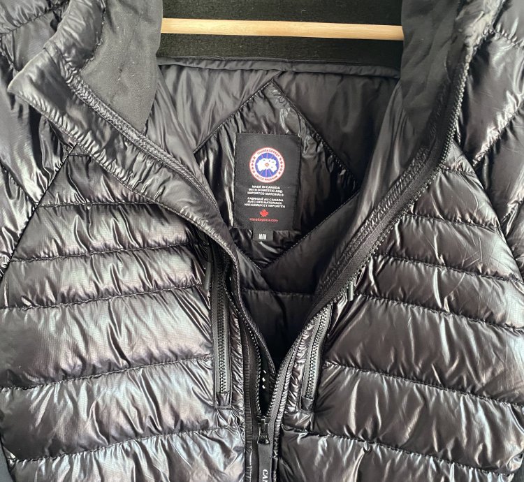 Canada Goose Hybridge Lite Hooded Jacket Medium in Black